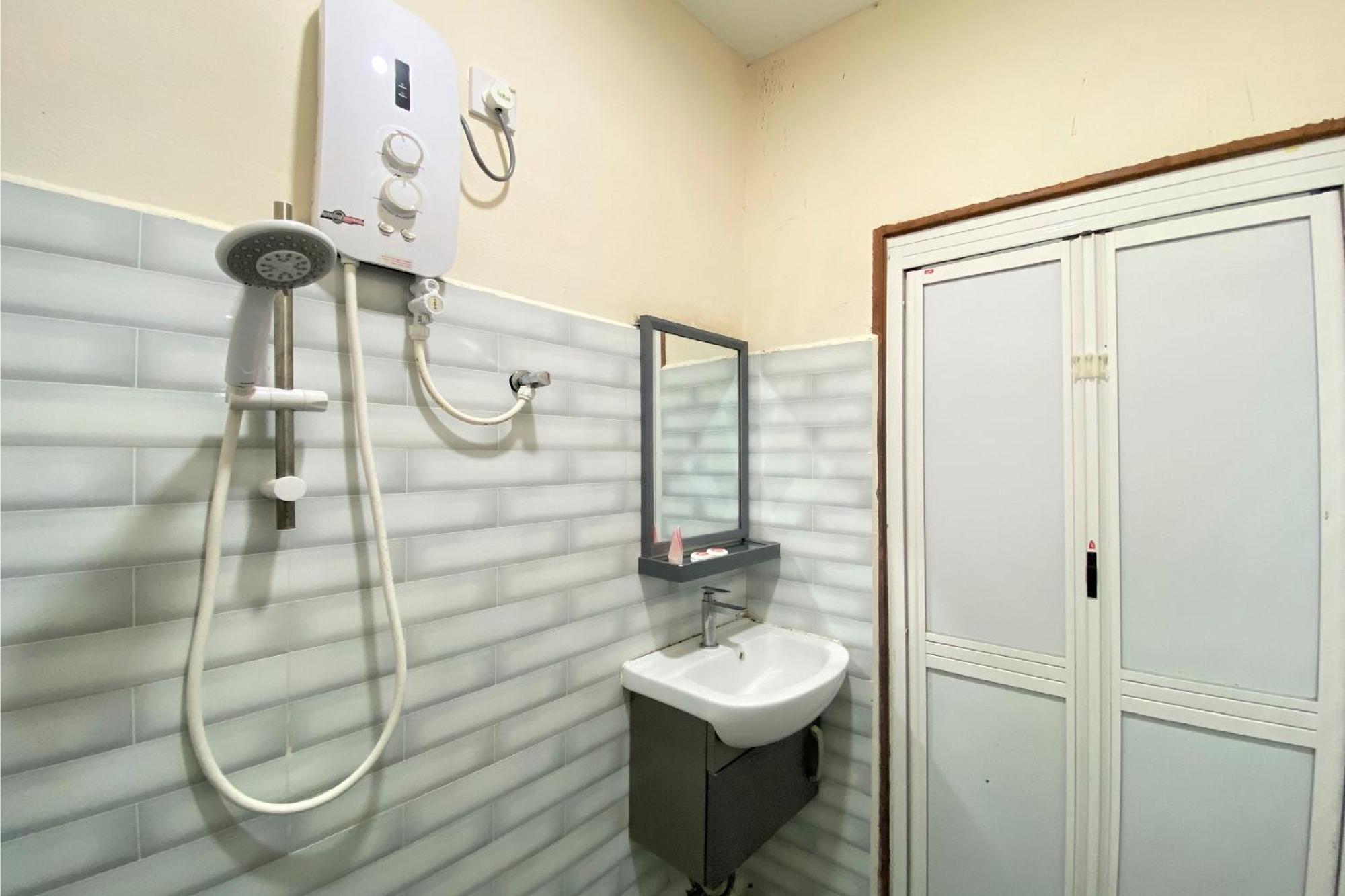 Oyo 90205 Bayu Sintok Motel Changlun Esterno foto